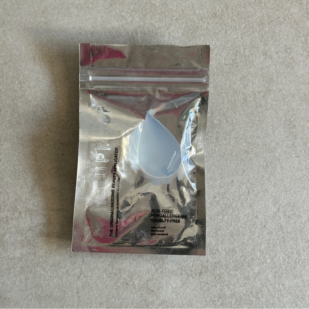 MakeupDrop Silicone Beauty Applicator